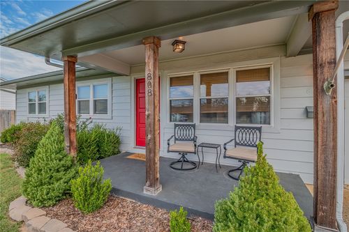 808 Nw 8th St, Bentonville, AR, 72712-4613 | Card Image