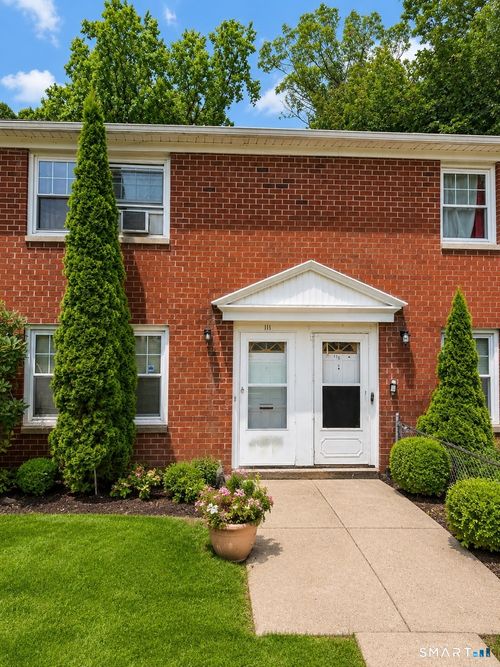 111 Stonebridge Ln, Trumbull, CT, 06611-5267 | Card Image