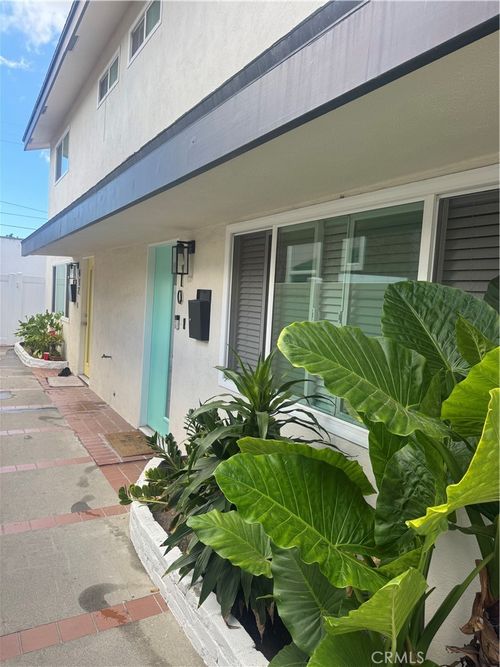 410 E Plymouth St, Long Beach, CA, 90805-5918 | Card Image