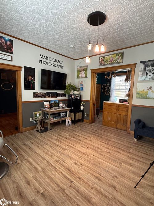 214 S Jefferson St, Sigourney, IA, 52591-1516 | Card Image