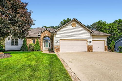 4833 Hillvale Ave N, Oakdale, MN, 55128-2240 | Card Image