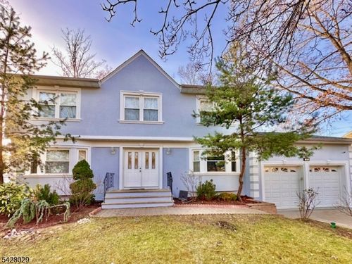 8 Constitution Ct, East Brunswick, NJ, 08816-3438 | Card Image