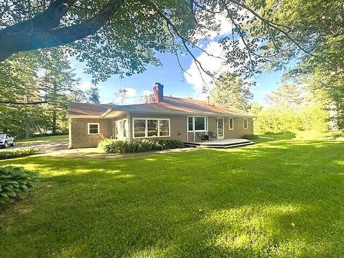 16 Highview Ter, Belfast, ME, 04915-7122 | Card Image