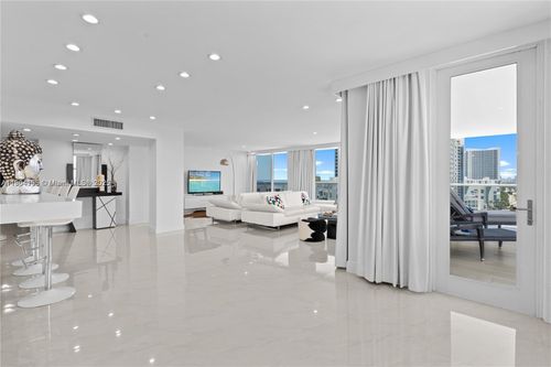 n8ph-2751 S Ocean Dr, Hollywood, FL, 33019-2721 | Card Image