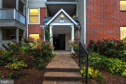 apt-2005-12151 Penderview Ln, FAIRFAX, VA, 22033-4755 | Card Image