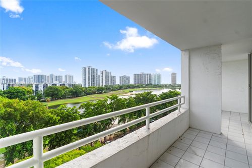 apt-819-20225 Ne 34th Ct, Aventura, FL, 33180-3304 | Card Image