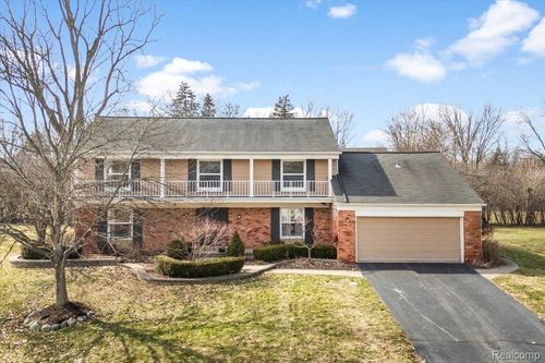 31065 Old Stage Rd, Beverly Hills, MI, 48025-4417 | Card Image