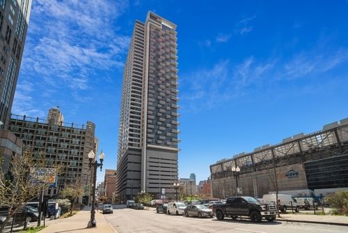 4204-235 Van Buren St, Chicago, IL, 60607-3945 | Card Image