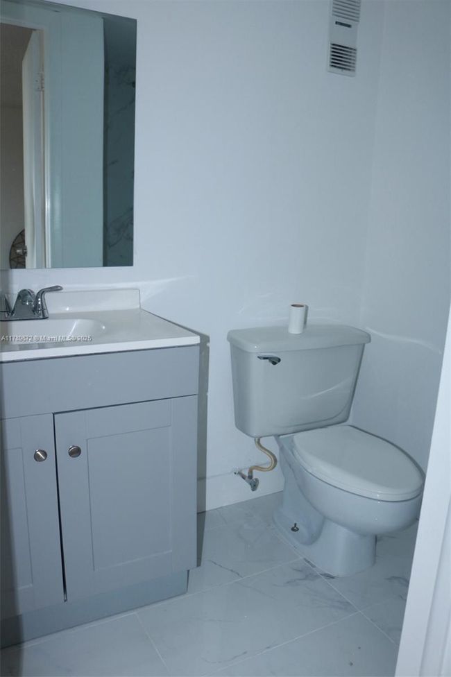 B304 - 3490 Foxcroft Rd, Condo with 2 bedrooms, 2 bathrooms and null parking in Miramar FL | Image 20