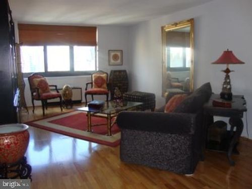 apt-28c-1420 Locust St, PHILADELPHIA, PA, 19102-4216 | Card Image