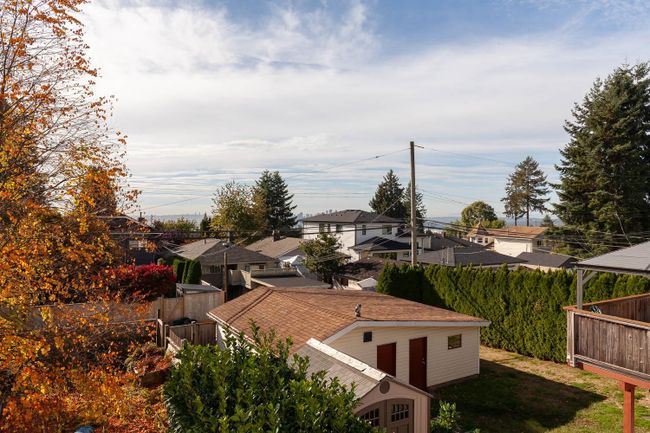 221 W 28th Street, House other with 4 bedrooms, 2 bathrooms and 3 parking in North Vancouver BC | Image 5