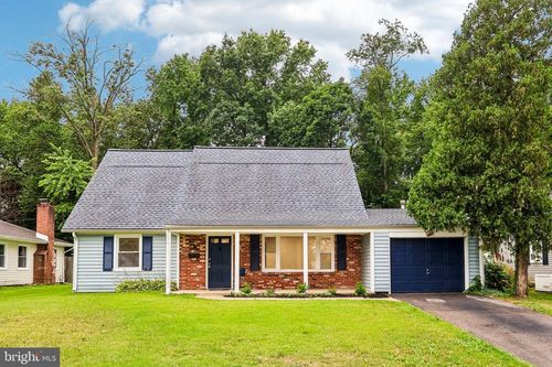 86 E River Dr, Willingboro, NJ, 08046-2316 | Card Image