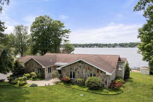 41 Plymouth Blvd, Westport, MA, 02790-4607 | Card Image
