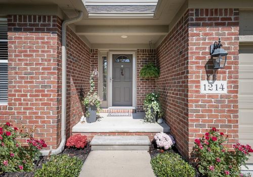 1214 Wind Chime Dr, Waterford, MI, 48327-2984 | Card Image