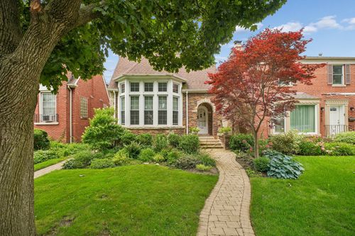 6638 N Trumbull Ave, Lincolnwood, IL, 60712-3738 | Card Image