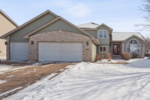 6670 Clearwater Creek Dr, Lino Lakes, MN, 55038-7705 | Card Image