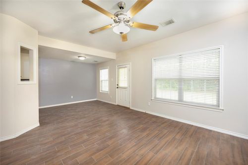 100 Artesian Way, New Caney, TX, 77357-3004 | Card Image