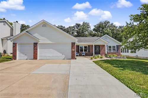 227 Highland Meadows Dr, Wentzville, MO, 63385-2670 | Card Image