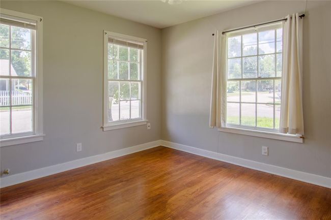 711 E Sixth St, House other with 3 bedrooms, 2 bathrooms and 3 parking in Brenham TX | Image 13