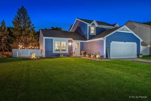 688 Regent Dr, Crystal Lake, IL, 60014-8590 | Card Image