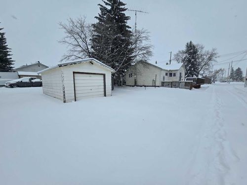 1 Selkirk Avenue, Hughenden, AB, T0B0A5 | Card Image