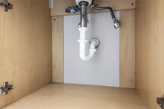 Bathroom cabinet | Image 18