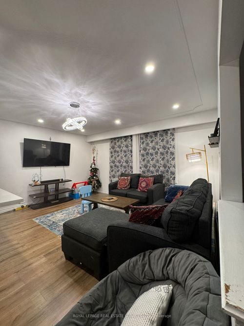 30 Obermeyer Dr, Kitchener, ON, N2A1P6 | Card Image