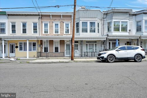525 W Mahanoy St, MAHANOY CITY, PA, 17948-2413 | Card Image