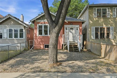 2038 Toronto St, Regina, SK, S4P1N1 | Card Image