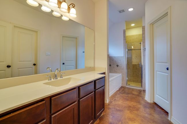 617 E Worth St, House other with 3 bedrooms, 2 bathrooms and null parking in Grapevine TX | Image 15