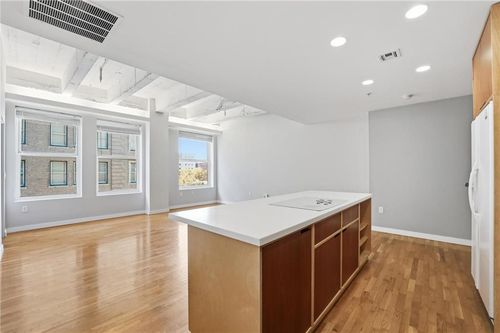 5c-21 W 10th St, Kansas City, MO, 64105-1899 | Card Image