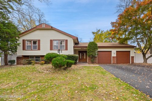 11 Woodview Dr, Marlboro, NJ, 07746-1628 | Card Image