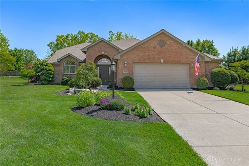 9542 Paragon Mills Ln, Washingtn Twp, OH, 45458-4188 | Card Image