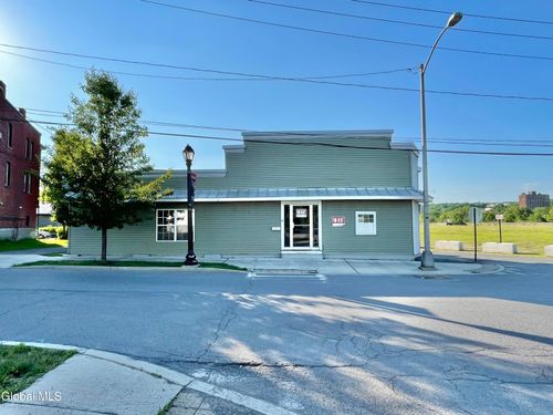 43 Bridge St, Amsterdam, NY, 12010-5525 | Card Image