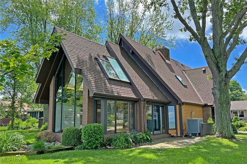 208 Johanna Ln, Kelleys Island, OH, 43438-6529 | Card Image