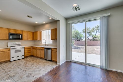 2925 Dowitcher Ave, North Las Vegas, NV, 89084-2250 | Card Image