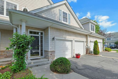 806 Half Moon Bay Dr, Croton On Hudson, NY, 10520-3117 | Card Image