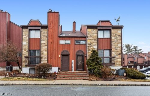 40 Bennington Sq, Hackettstown, NJ, 07840-4207 | Card Image