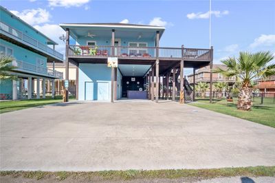 984 Crane Lane, House other with 2 bedrooms, 2 bathrooms and null parking in Crystal Beach TX | Image 2