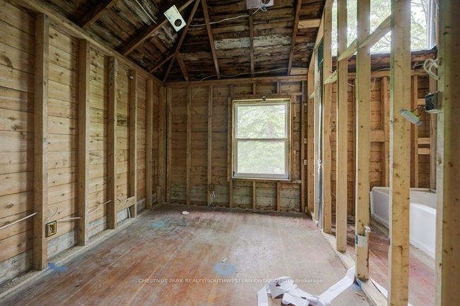 1030 Dundas St S, House other with 4 bedrooms, 1 bathrooms and 4 parking in Cambridge ON | Image 13