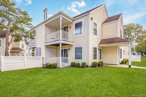 5 Fairview Cir, Middle Island, NY, 11953-2333 | Card Image
