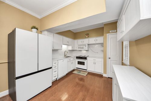 apt-551-2100 Tanglewilde St, Houston, TX, 77063-1214 | Card Image