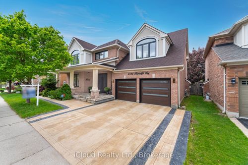 2185 Highcliffe Way, Oakville, ON, L6M5B7 | Card Image
