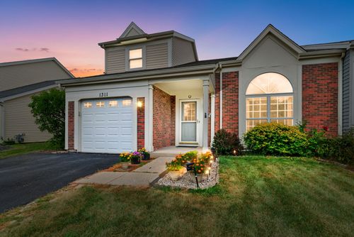 1311 Trinity Dr, Carol Stream, IL, 60188-4354 | Card Image