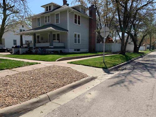 901 E 8th Ave, Winfield, KS, 67156-3015 | Card Image