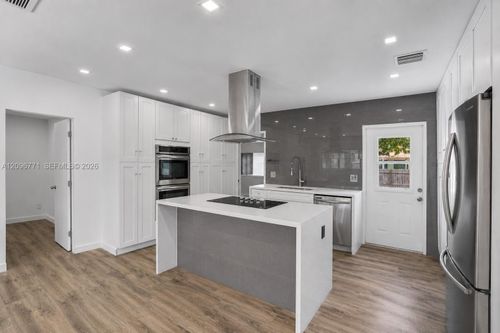 1081 Ne 166th St, North Miami Beach, FL, 33162-3808 | Card Image