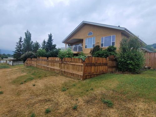 10606 90 St, Peace River, AB, T8S1P1 | Card Image