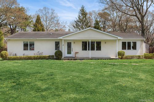 3 Jones Rd, Hampton Bays, NY, 11946-3603 | Card Image