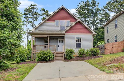 31 Yarrow Meadow Rd, Weaverville, NC, 28787-0639 | Card Image