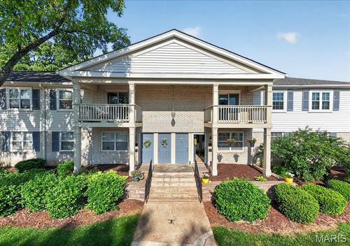 1527 Swallow Dr, Saint Louis, MO, 63144-1619 | Card Image